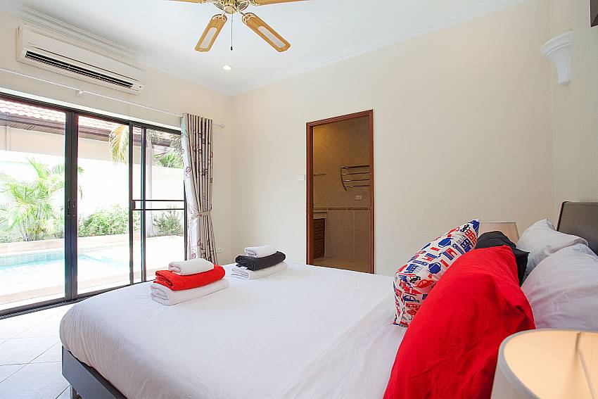 Kingsize bed in guest bedroom at Villa Majestic 40 Pratumnak Pattaya Thailand