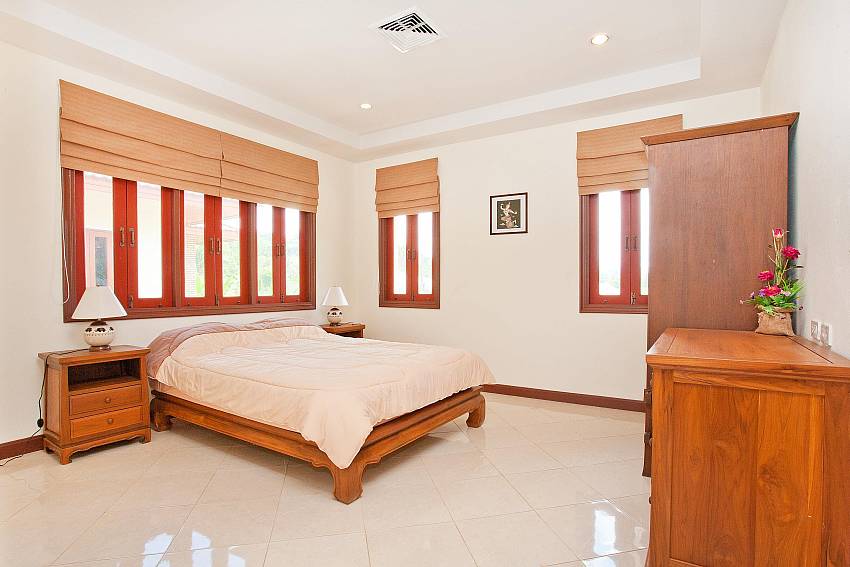 Large Guest Bedroom-Loch Palm Villa B_shared pool villa_Kathu_Patong_Phuket_Thailand