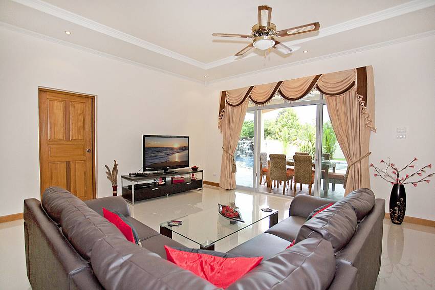 Living Room-The Chase_4 bedroom Villa_Pattaya_Thailand