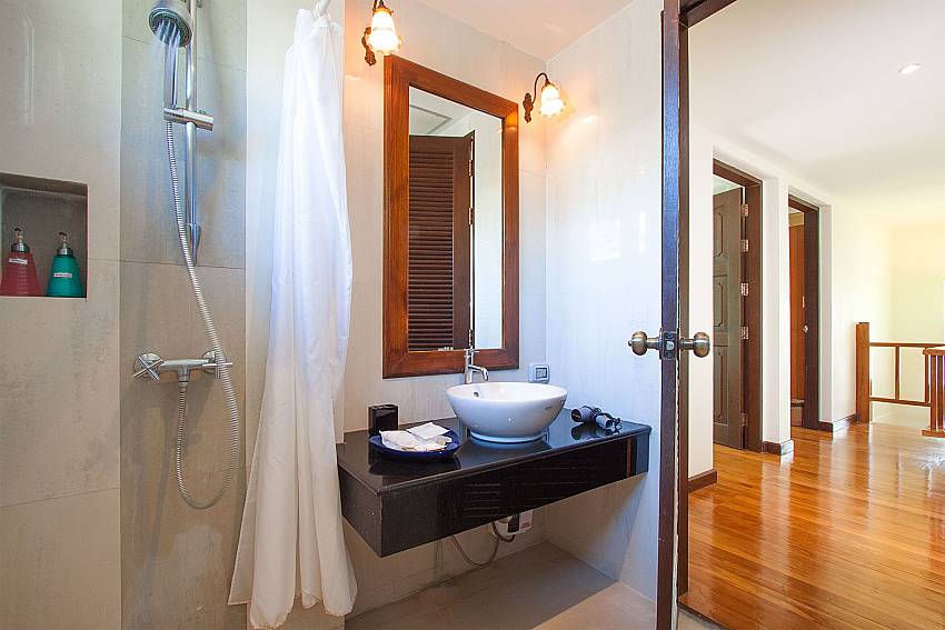 Bathroom with shower Villa Baylea 401 at Chaweng in Samui