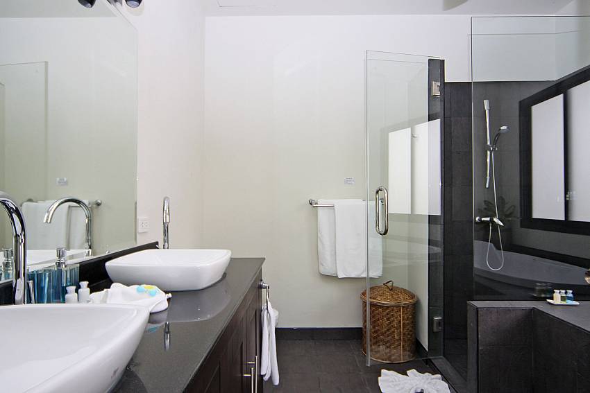 Bathroom-Villa Anyamanee_4 Bedroom_Pool Villa_Private Chef_Nai Harn_Phuket_Thailand