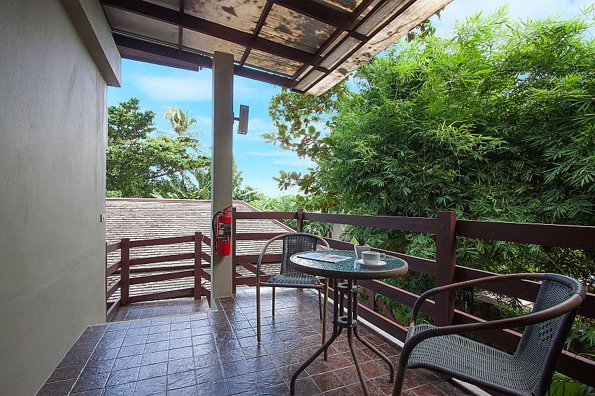Terrace with coffee table at Villa Hutton 101 Samui Bophut