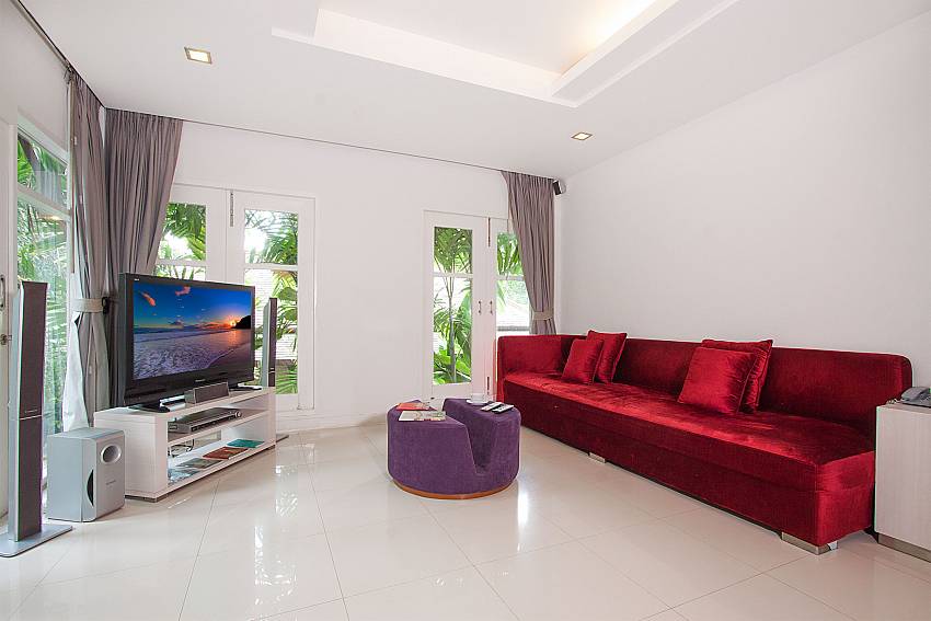 Lounge area with sofa and TV at Villa Hutton 102 Koh Samui Bophut