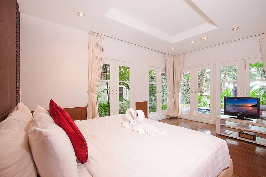 1 double bedroom with TV and view in Villa Hutton 102 Bophut Samui