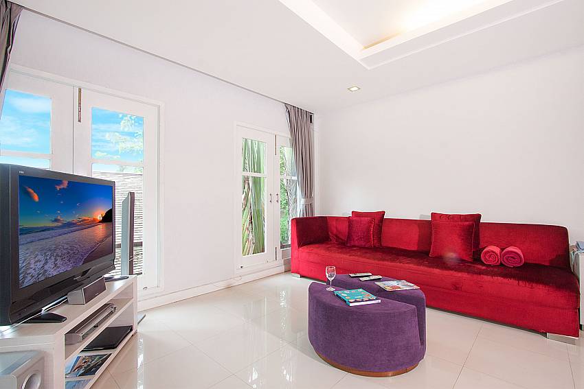 Spacious living area with TV in Villa Hutton 103 Samui Bophut