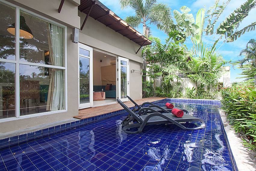 Private pool with sun beds at Villa Hutton 201 Bophut Koh Samui