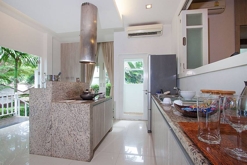 Modern style kitchen in Villa Hutton 201 Samui Bo Phut