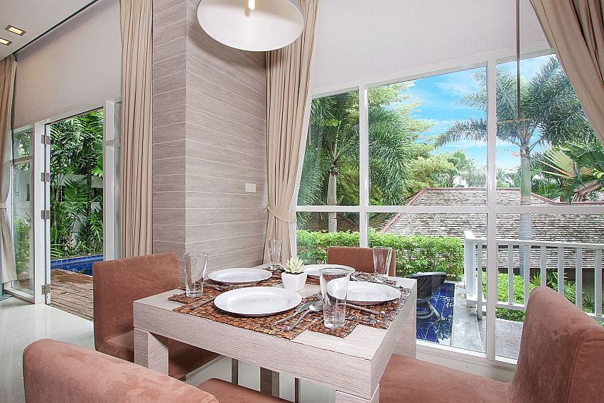 Dining table with 4 chairs in Villa Hutton 202 Bo Phut Koh Samui