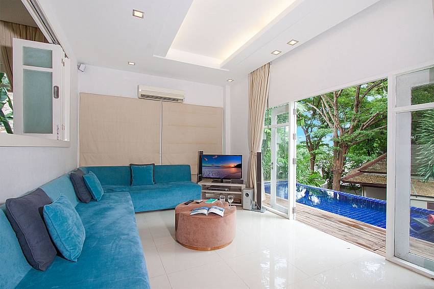 Big couch with Tv and pool view in Villa Hutton 202 Samui Bophut