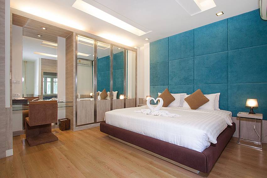 Modern master bedroom at Villa Hutton 202 Koh Samui Bophut 