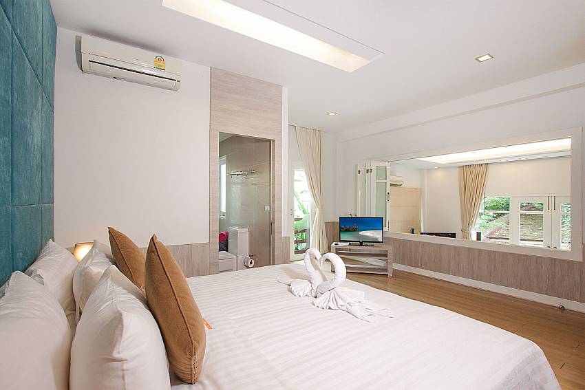 1. bedroom with TV in 2 bed Villa Hutton 202 Bo Phut Koh Samui