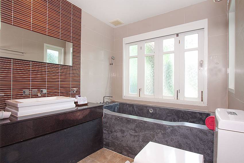Private master bathroom with bath tube at Villa Hutton 202 Bophut Samui 