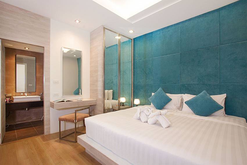 Guest double bedroom at Villa Hutton 202 Samui Bo Phut