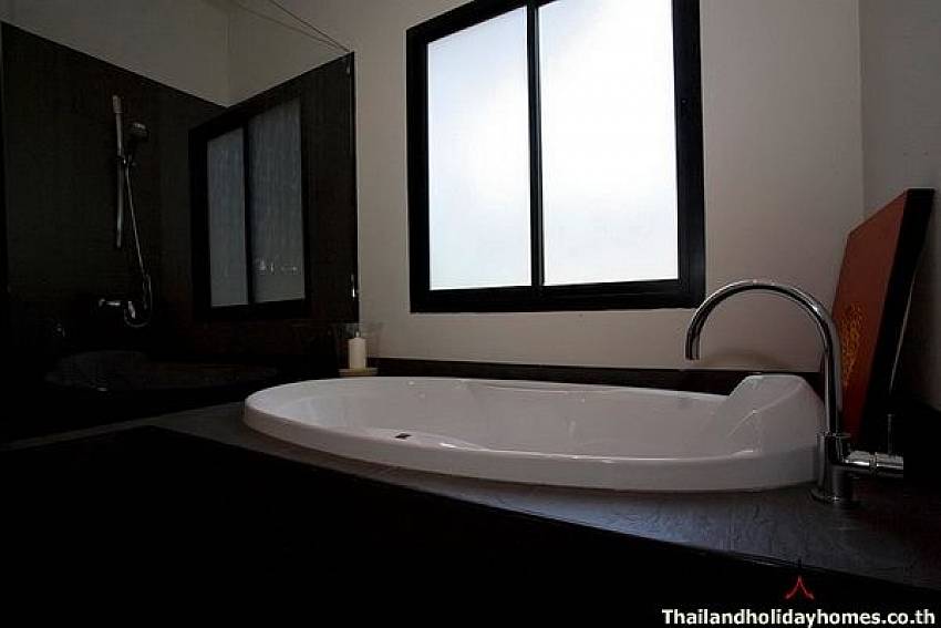 Luxurious bathtub-Phailin Talay_4 Bedroom_Family Pool Villa_Nai Harn_Rawai_Phuket_Thailand