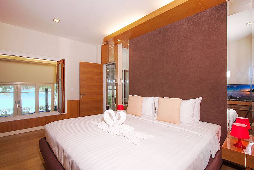 Bedroom with TV Villa Hutton 213 in Samui