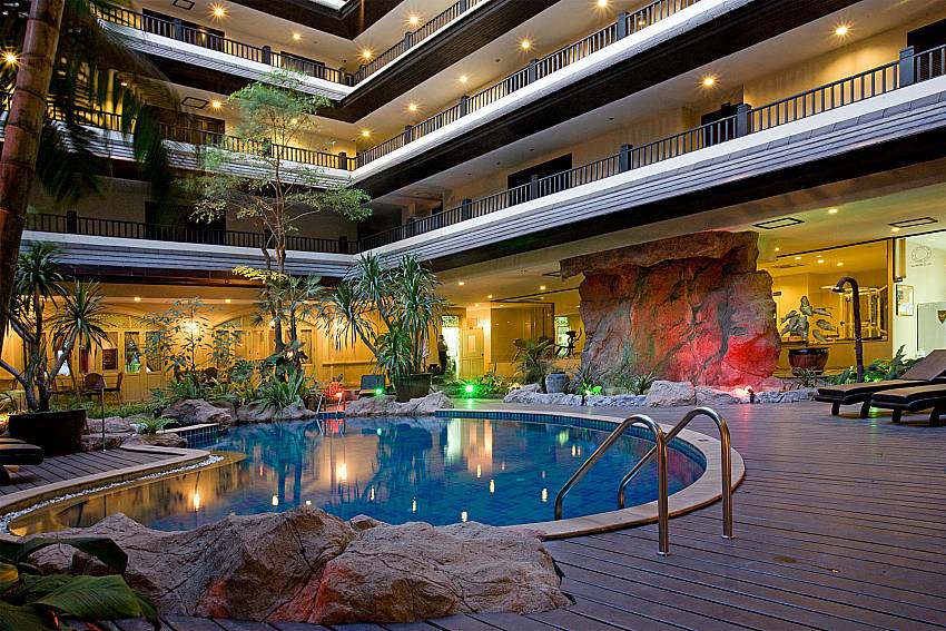Communal pool at Nirvana Place condominium with Nirvana Apartment No.603 Jomtien Pattaya 