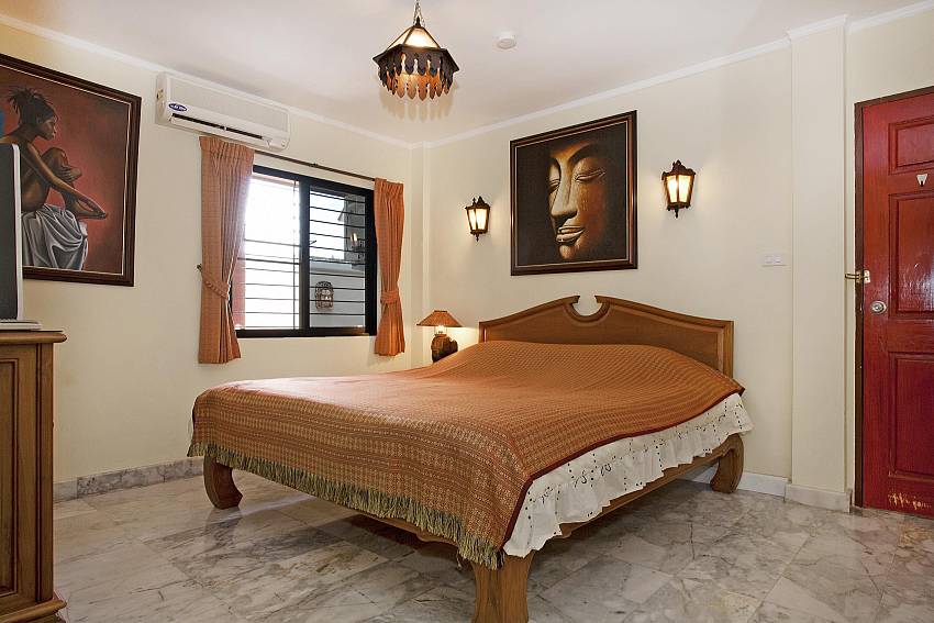 Bedroom 1_nai-mueang-yai_4-bed-villa_private-pool_central-pattaya_thailand