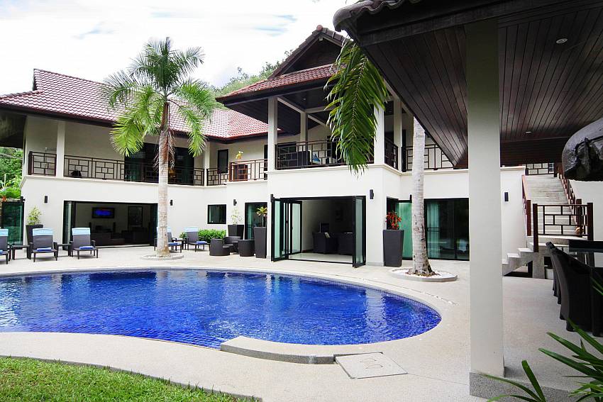 Pool and Villa-narumon-villa_5-bedroom_serviced-pool-villa_nai-harn_phuket_thailand