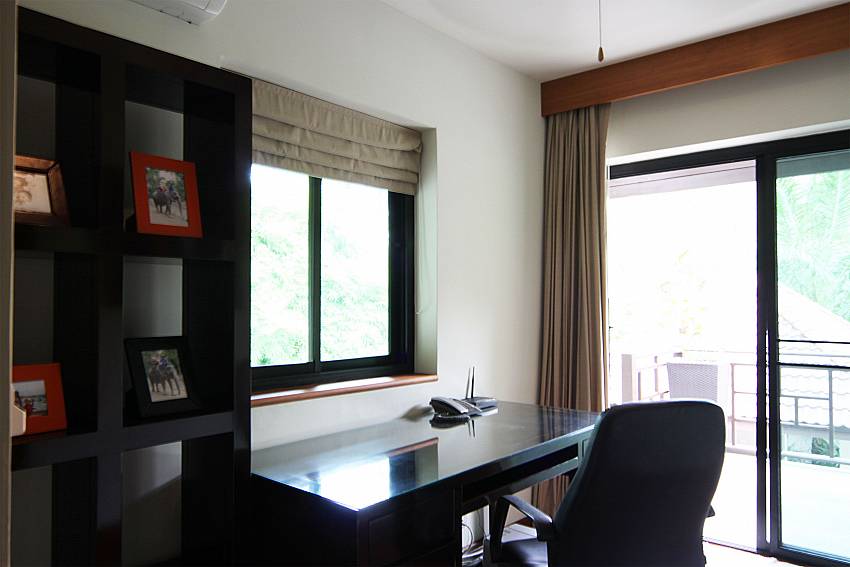 Working desk at Narumon 5 bedroom Villa Phuket