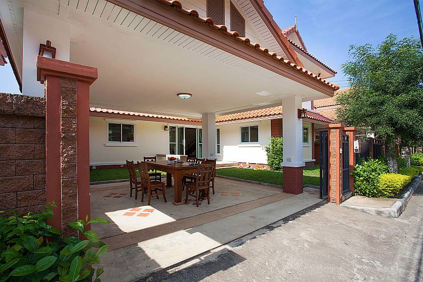 Dinning area Timberland Lanna Villa 401 in Pattaya