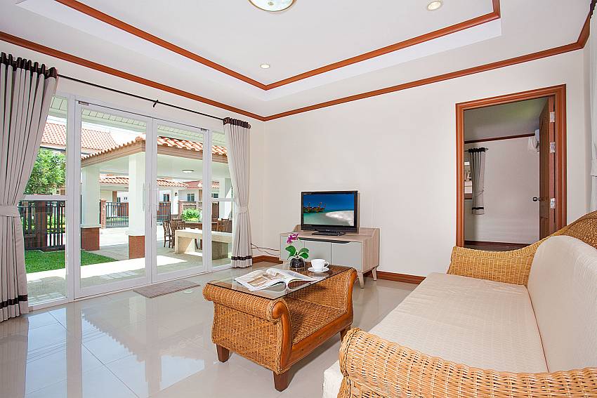 Living area with TV Timberland Lanna Villa 401 in Pattaya