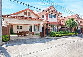Timberland Lanna Villa 402 | 四卧室度假屋位于芭提雅 Bangsaray