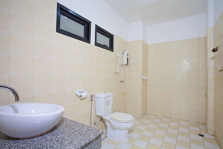 2. bathroom en-suite in 2. house of Villa Damini in Samui