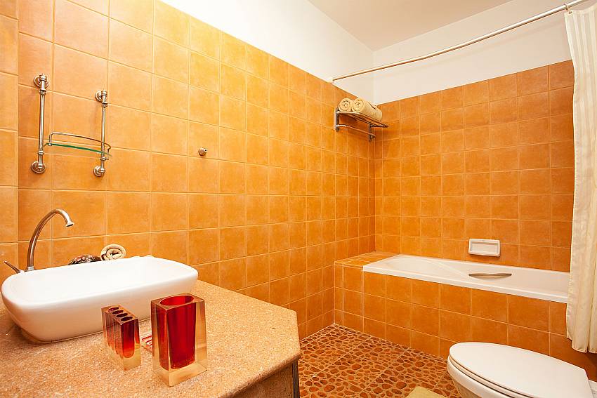 4. en-suite bathroom at Villa Damini in Koh Samui Thailand