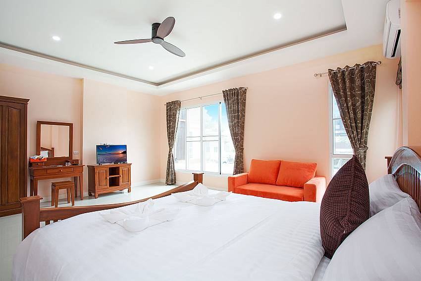 Bedroom with TV Melodious Villa in East Pattaya 