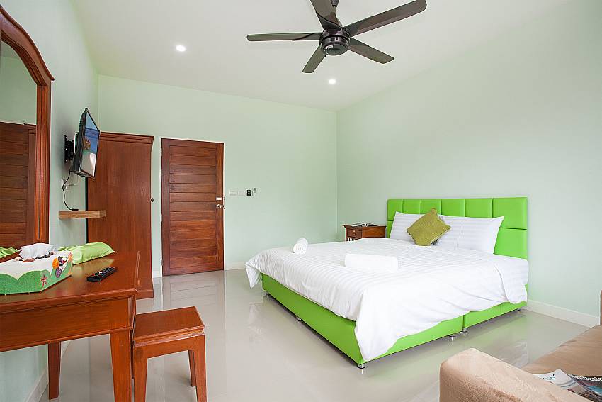 Bedroom with TV Melodious Villa in East Pattaya 