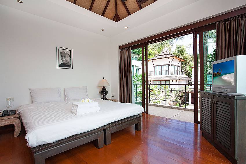 King-size bed and TV in guest bedroom of Nirano Villa 24 Phuket