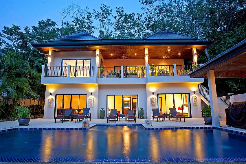 Luxurious pool-pagarang-villa_6-bedroom_luxury-pool-villa_nai-harn_phuket_thailand