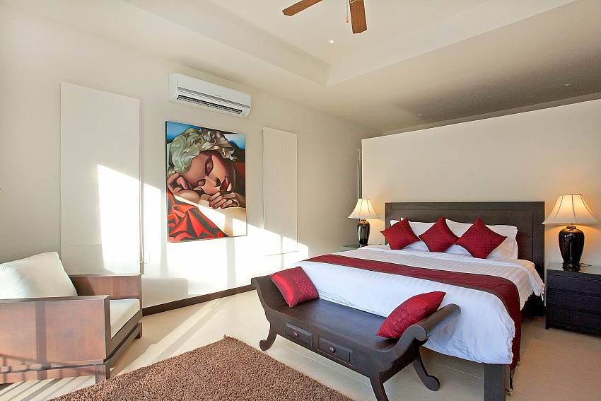 Master Bedroom-pagarang-villa_6-bedroom_luxury-pool-villa_nai-harn_phuket_thailand