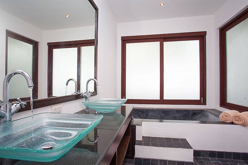 Ensuite master bathroom of Nirano Villa 31 Kathu Phuket
