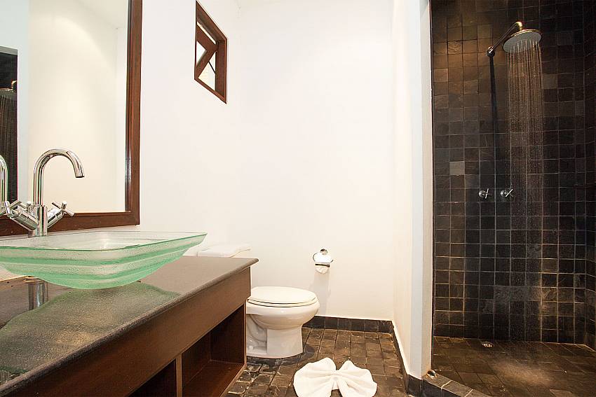 3. en-suite bathroom with shower in Nirano Villa 31 Phuket