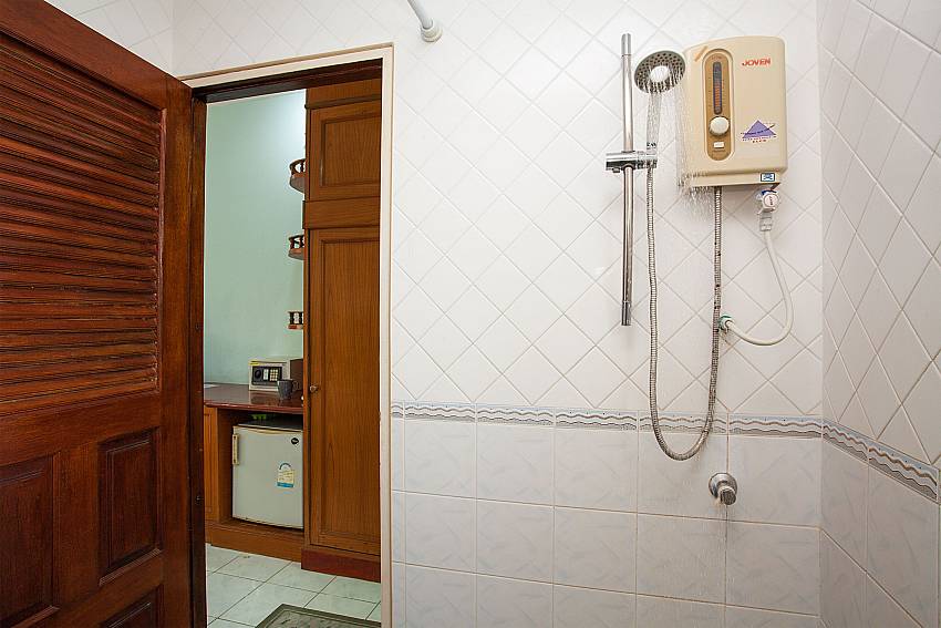 Shower in the bathroom of Apartment Khuno 103 West-Phuket