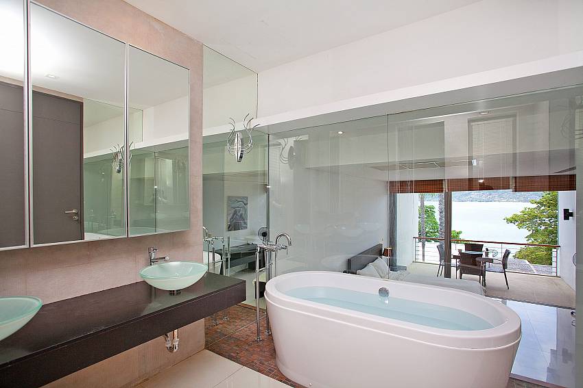 Bathroom with ocean views-sunset-villa-patong-a3_2-bedroom duplex_patong_phuket_thailand