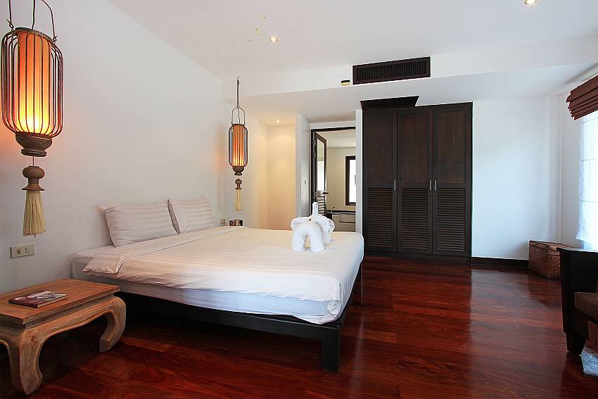 1. bedroom with king size bed at Nirano Villa 41 Phuket