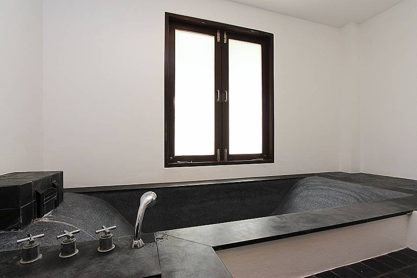 Bath tub in 1. bathroom of Nirano Villa 41 Central Phuket