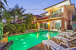 5Br Pool Villa With Large Outdoor Lounge and Sheltered Dining Area in Jomtien Pattaya
