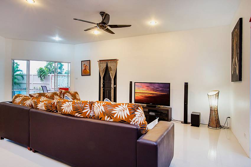 Monumental Villa Huay Yai with living room