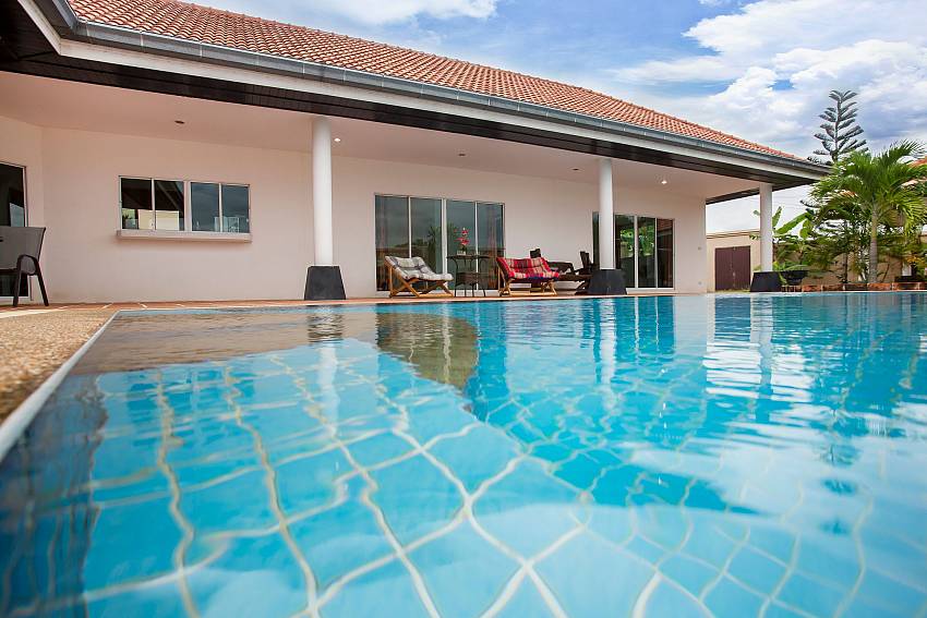  Monumental Villa with big private pool in Pattaya