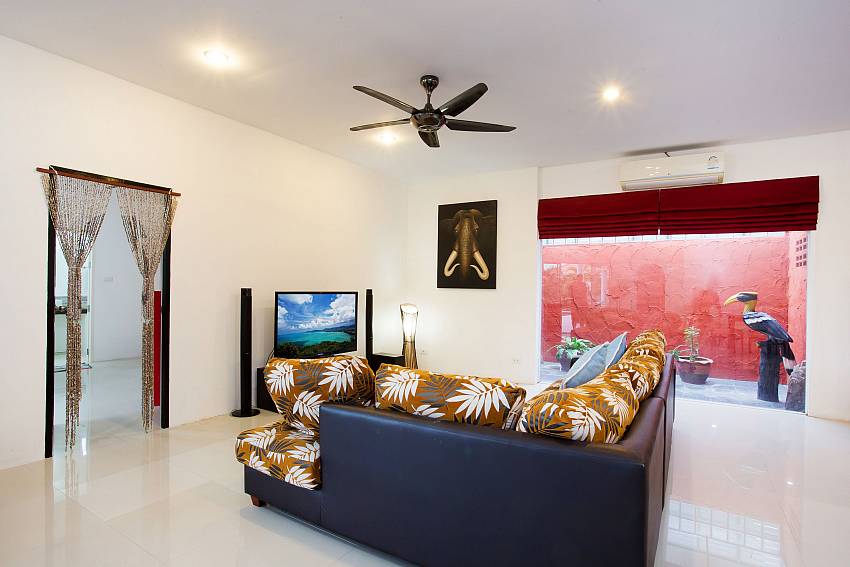 Monumental Villa in Pattaya with living room
