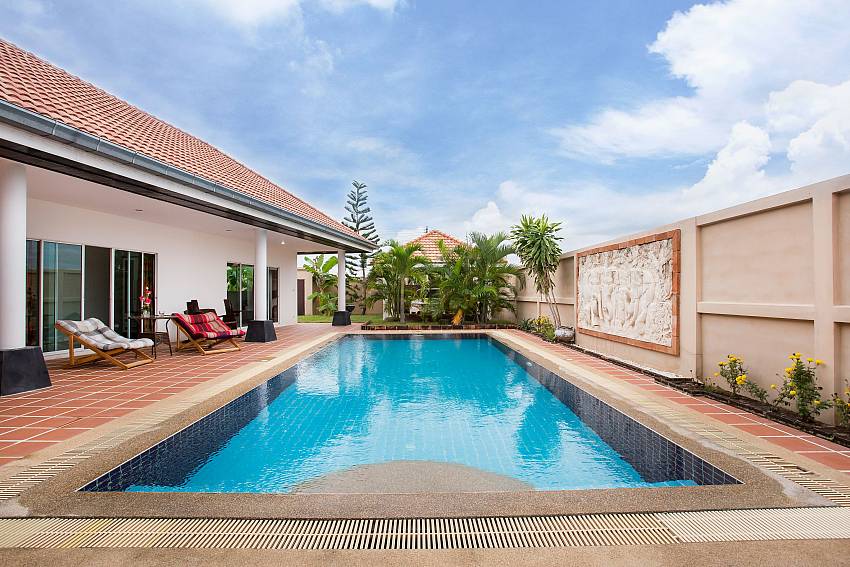  Monumental Villa Pattaya with big private pool