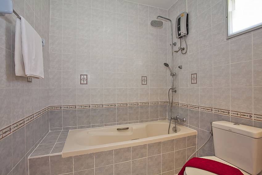 Master bathroom with bathtub at Baan Kinara South Pattaya