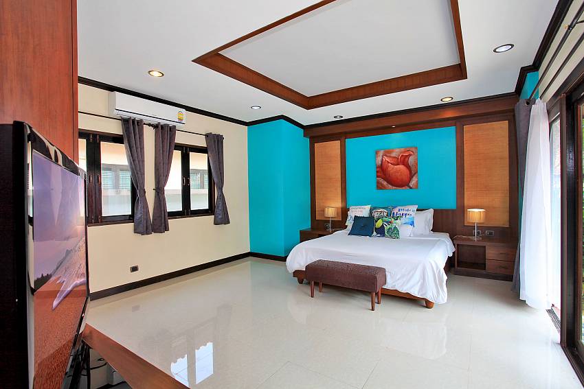 1. Bedroom with TV at Fandango Villa South Pattaya