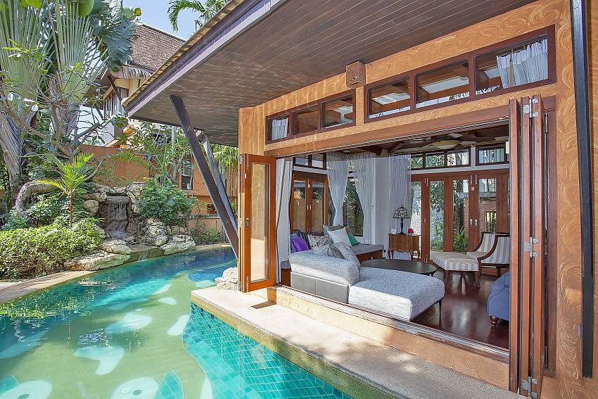 Living room by the private pool in Ruean Sawan South Pattaya