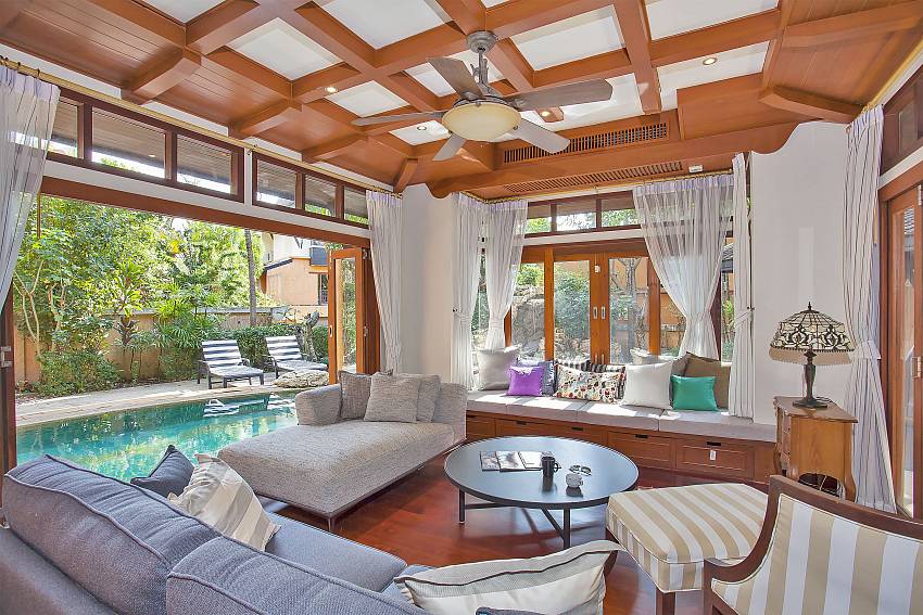 Living room with pool view Ruean Sawan South Pattaya