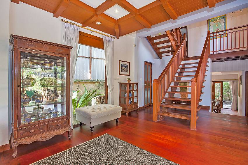 Wooden staircase to the 4 bedrooms in Ruean Sawan A Pattaya