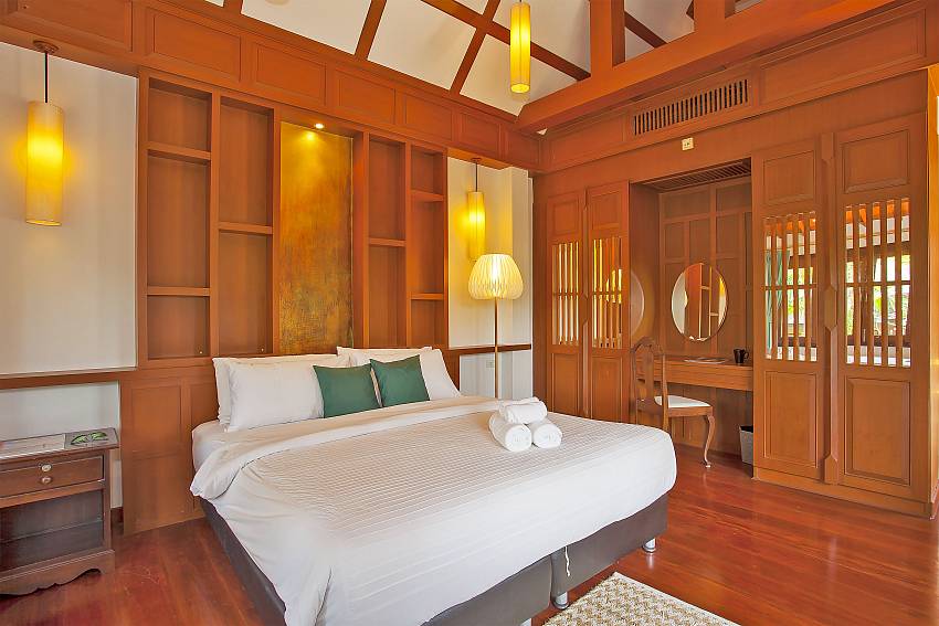 2. double bedroom with wood in Ruean Sawan Pattaya
